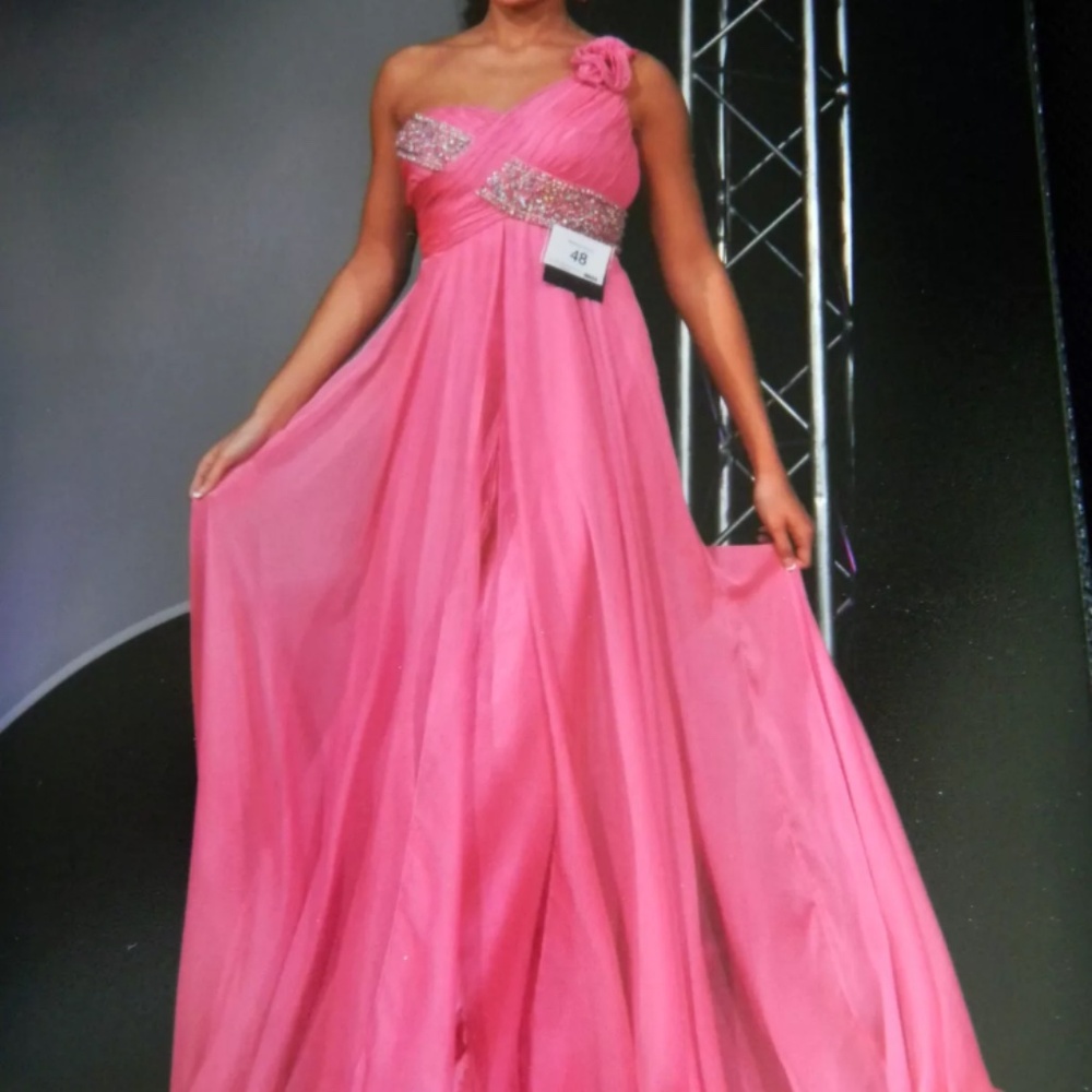 Mac Duggal size 2-4 pink one shoulder gown